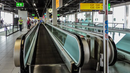 Amsterdam Airport Schiphol - Ankunft   7:25  Weiterflug  10:45 Uhr